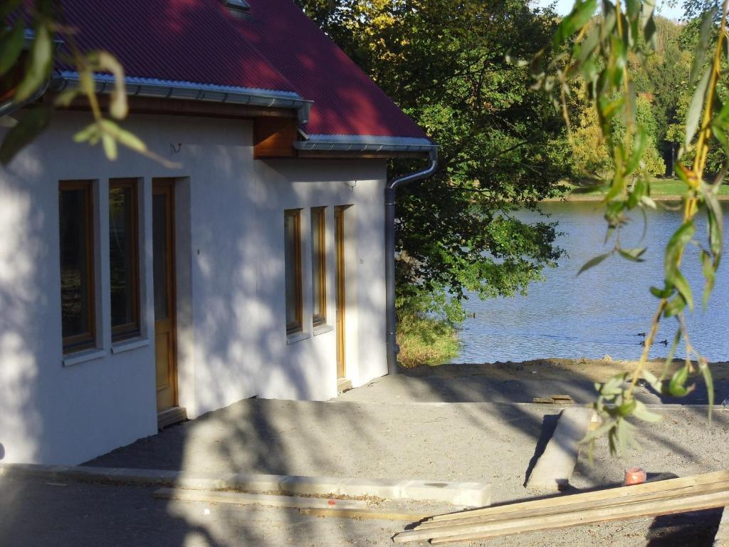 Domki Nad Jeziorem Karlowice Extérieur photo