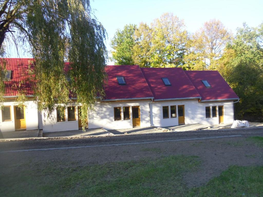 Domki Nad Jeziorem Karlowice Extérieur photo